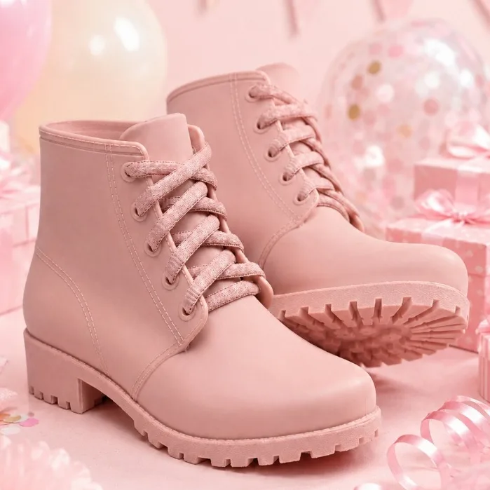 Bota Infantil Menina Coturno Cano Curto: O Calçado Perfeito para a Pequena Fashionista