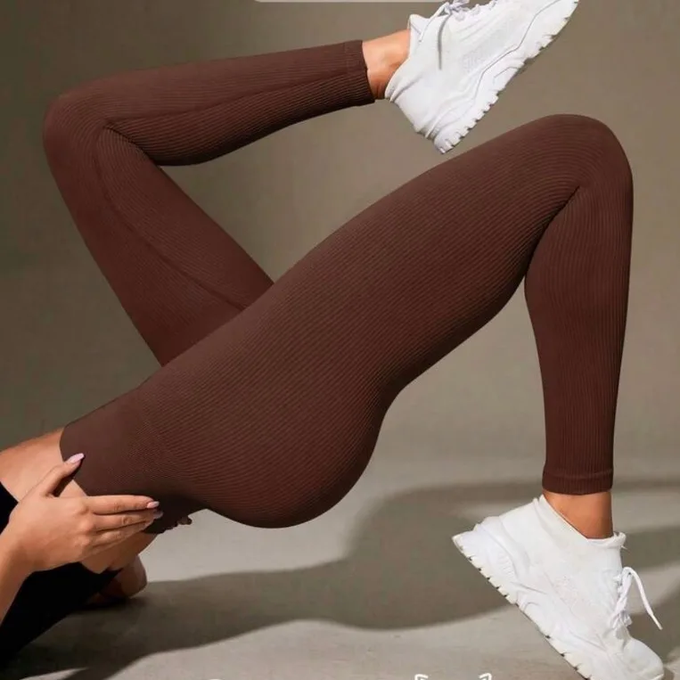 Calça Legging Canelada de Cintura Alta Sem Costura para Academia Feminina: O Must-Have para Sua Rotina de Treino